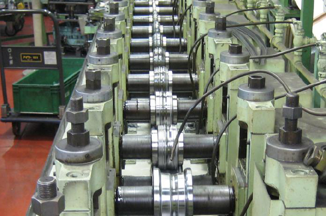 東海金属工業株式会社：輸送機器部品加工 製造設備